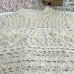 Ladies cream BB Dakota sweater. Size M.  Worn once and in excellent condition.